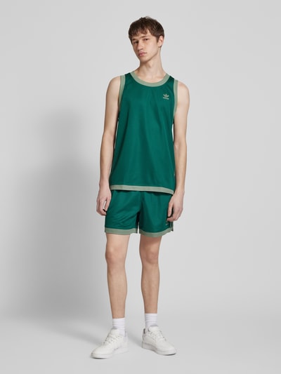 adidas Originals Relaxed Fit Shorts mit Label-Stitching Modell 'Mockeylet' Dunkelgruen 1