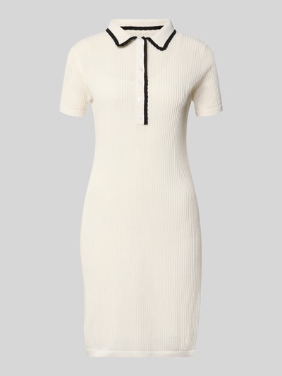 Produktfoto, Slim Fit Minikleid aus reiner Baumwolle Modell 'SLYSY' von HUGO in Two Tone Optik, Mini-Länge, V-Ausschnitt, Stricktextur, Kontraststreifen, Polokragen, kurze Knopfleiste, gerippte Abschlüsse.