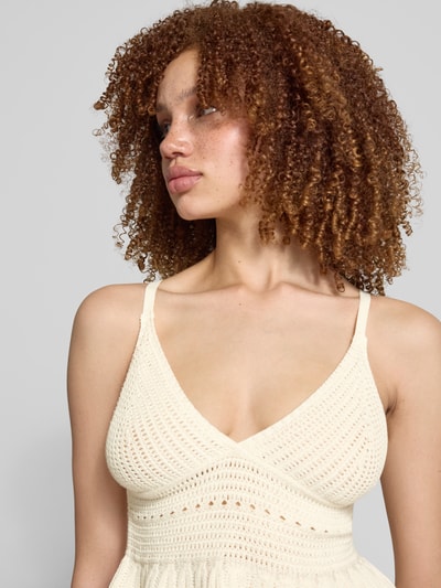 Review Trägertop mit ausgestellter Rockpartie Offwhite 3