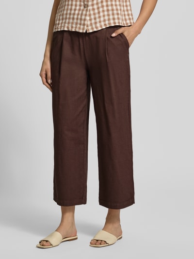 Frauenmodel trägt Culotte aus Viskose-Mix mit Knopfverschluss Modell 'Martinique' von Buena Vista, Viskose-Baumwoll-Mix, Loose-Fit, französische Eingrifftaschen, Gesäßtaschen, braun, glatt, Nahaufnahme Unterkörper, Produktinformationen: Bundweite 39 cm, Innenbeinlänge 64 cm bei Größe S.