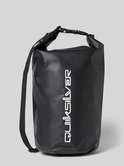 Produktfoto, Tasche mit Riemen und Label-Print von Quiksilver, schwarze Oberfläche mit weißem Schriftzug, Herren Tasche von Quiksilver.