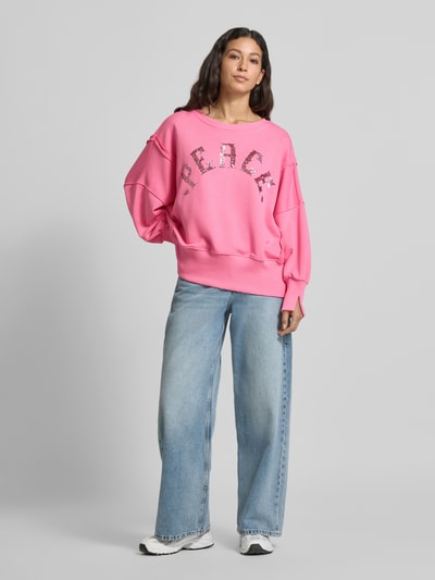 miss goodlife Oversized Sweatshirt aus reiner Baumwolle mit Statement-Stitching Rosa 1