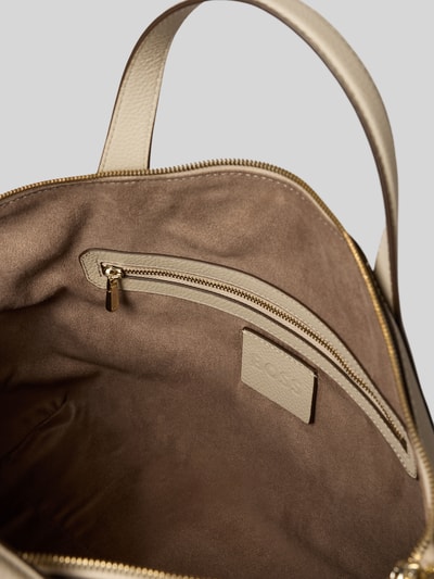 Produktfoto, Shopper aus echtem Rindsleder Modell 'LENAH' von BOSS, unifarbene Optik, rechteckige Form, genarbtes Leder, Innenfach, zipp, label