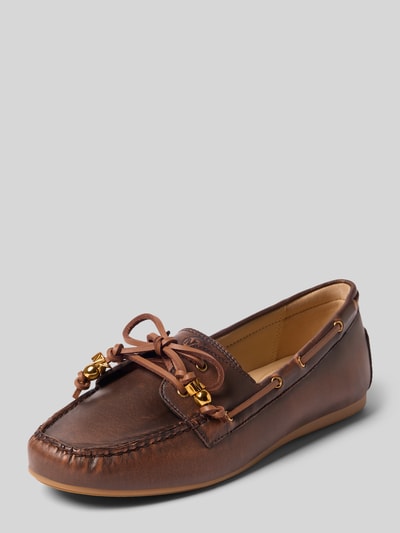 Produktfoto, Mokassins aus echtem Leder Modell 'Fallon' von MICHAEL Michael Kors in Braun, abgerundete Passform, sichtbarer Zierbesatz, Absatzhöhe 1 cm, Schafthöhe 7 cm, Schaftweite 13 cm