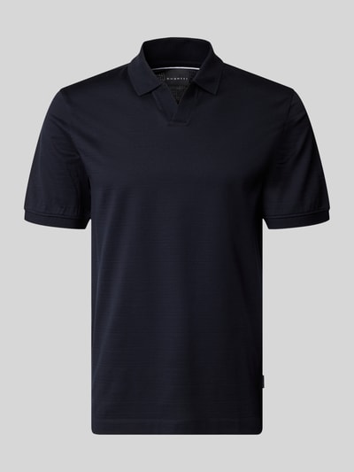 Produktfoto, Regular Fit Poloshirt mit Strukturmuster von bugatti in Dunkelblau, reine Baumwolle, Polokragen mit V-Ausschnitt, neutraler Hintergrund