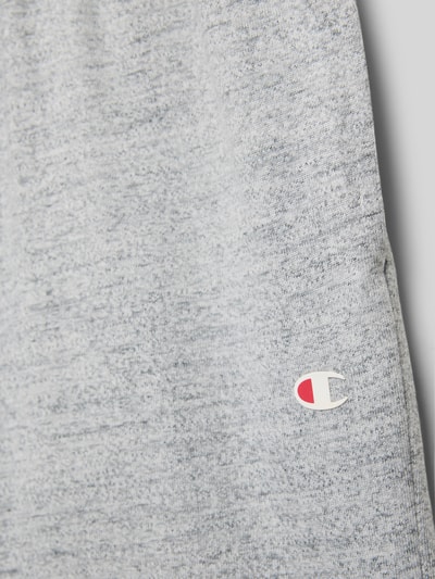 CHAMPION Szorty z dzianiny dresowej o kroju regular fit z nadrukiem z logo Średnioszary melanż 2