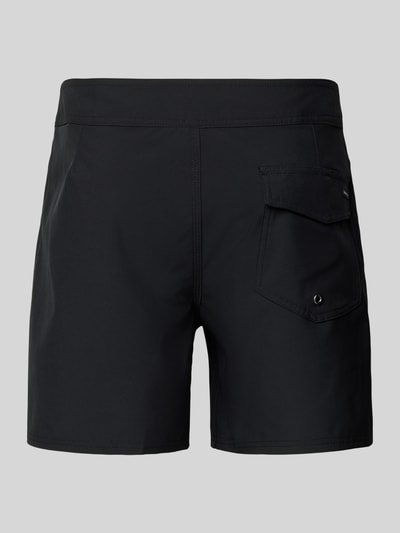 Produktfoto, schwarze Regular Fit Shorts mit Logo-Stitching Modell 'Kaimana' von Quiksilver, elastischer Stoff, Schnürverschluss, glatte Textur