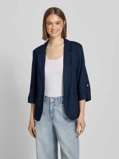 Frauenmodel trägt Relaxed Fit Blazer aus Viskose-Leinen-Mix Modell 'GOA' von Only, Optik: Unifarben, Reverskragen, Leistentaschen, Ganzkörperansicht von vorne.