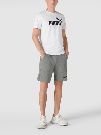 PUMA PERFORMANCE Sweatshorts mit Label-Print Modell 'ESS' Mittelgrau Melange 1