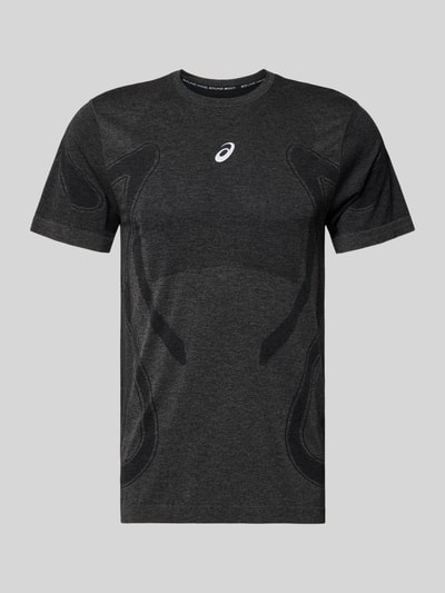 Produktfoto, schwarzes Slim Fit RUNNING T-Shirt Modell 'ROAD' von ASICS mit Rundhalsausschnitt, metallic Label-Print, glatte Textur