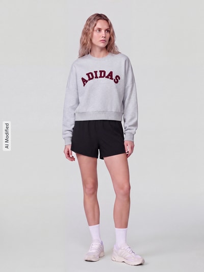 adidas Sportswear Sweatshirt mit kontrastierendem Logo-Schriftzug Hellgrau Melange 1