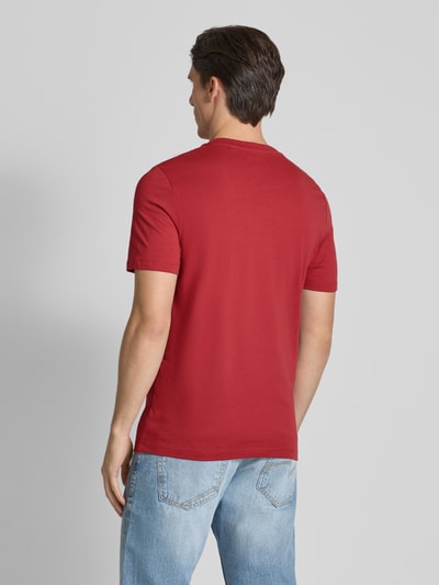 s.Oliver RED LABEL Regular Fit T-Shirt aus reiner Baumwolle mit großem Label Print Rot 5