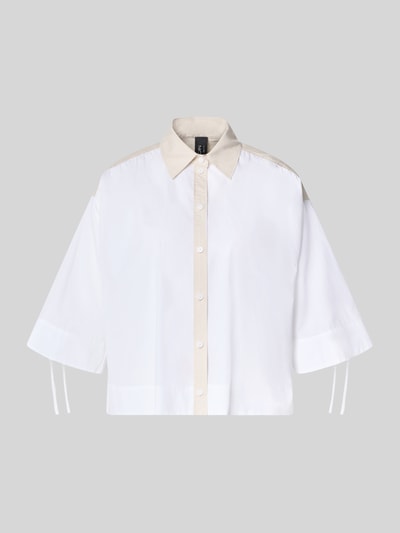 Produktfoto, Boxy Fit Bluse mit 3/4-Arm von Marc Cain aus reiner Baumwolle, weiß-beige mit Hemdblusenkragen und Knopfleiste, klare Linien