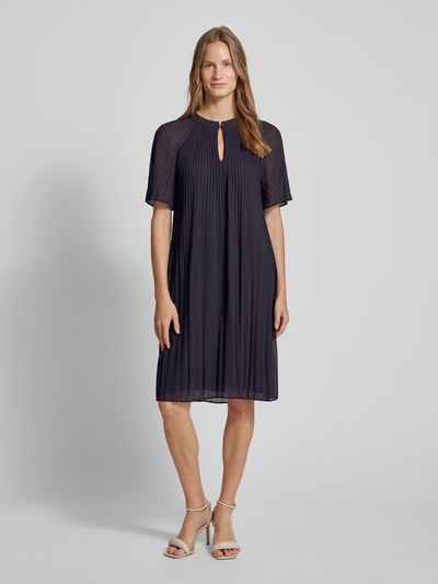 comma Knielanges Kleid mit Plisseefalten Marine 1