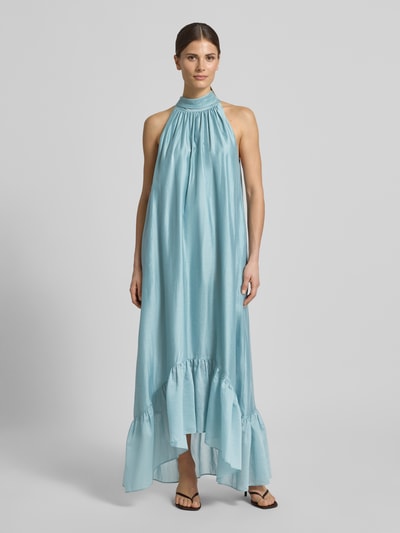Vrouwenmodel draagt Cocktailkleid met rückseitiger Schnürung van Jake*s Cocktail, lyocellmix, asymmetrische look, maxi-jurk, laagjeslook, ruglengte maat 36: 145 cm, borstwijdte maat 36: 52 cm, ganzlichaamsaanzicht van voren.