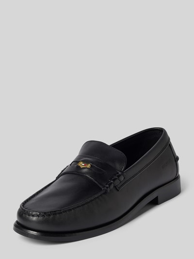 Produktfoto, Loafer aus echtem Leder von Tommy Hilfiger, unifarben, kwadratowy i zaokrąglony nosek, blokowy obcas, gładka podeszwa, gładka faktura, aplikacja z logo, wykonany z prawdziwej skóry