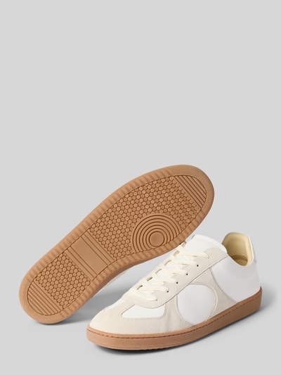 Produktfoto, Sneaker aus echtem Leder Modell 'Ray Rio' von Nubikk in Weiß und Beige mit abgerundeter Passform, Logo-Detail, strukturierte Gummisohle, Herren Sneaker, Absatzhöhe 3 cm, Schafthöhe 8 cm, Schaftweite 10 cm