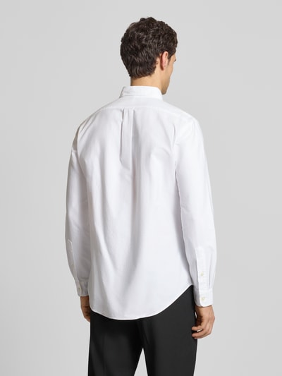 Männermodel trägt Regular Fit vrijetijdsoverhemd van puur katoen van Polo Ralph Lauren, look: effen, Ganzkörperansicht Rückansicht.