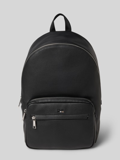 Produktfoto, Rucksack mit Label-Prägung Modell 'Ray' von BOSS in schwarzem, fein strukturiertem Design mit Reißverschlussfächern, Breite 29 cm, Länge 42 cm, Tiefe 14 cm, Länge Schultergurte 84 cm.
