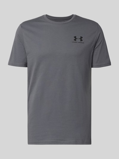 Produktfoto, szare Regular Fit T-Shirt mit Logo-Print Modell 'Left' von Under Armour, bawełniany miks, okrągły dekolt, długość tyłu 72 cm w rozmiarze M