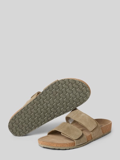 Productfoto, heren sandaaltjes van kalfsleer model 'MALTA' van Jack & Jones in comfortmodel met klittenbandsluiting en 3 cm hakhoogte bij maat 44, lichtbruin met grove zool, structuur en matte textuur