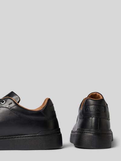 Produktfoto, Sneaker aus echtem Leder von La Martina w kolorze czarnym, detal z logo, zaokrąglony krój, wiązanie, wysokość obcasa 4 cm, wysokość cholewki 8 cm, szerokość w rozmiarze 44: 10 cm