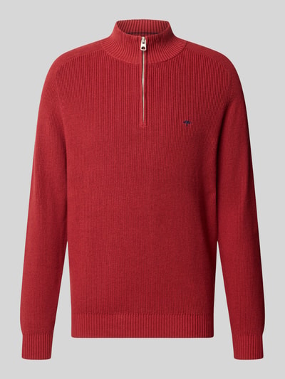 Produktfoto, Regular Fit Strickpullover aus reiner Baumwolle mit Troyer-Kragen von Fynch-Hatton in Rot, gerippte Abschlüsse, Logo-Stickerei, Strick-Optik