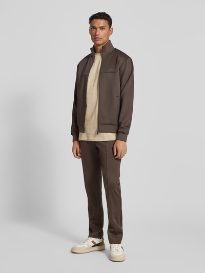 Les Deux Slim Fit Sweatpants mit fixierten Bügelfalten Mittelbraun 1