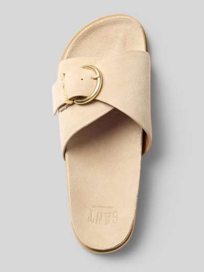 Produktfoto, Slipper aus echtem Leder Modell 'Mardale' von Gant in Beige mit goldener Schnalle, offene Ferse, abgerundete Passform, strukturierte Wildleder-Textur
