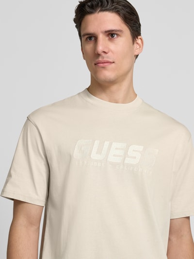 Guess Activewear T-Shirt mit Label-Print Modell 'SURON' Beige 3