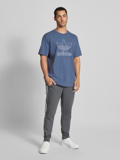 ADIDAS SPORTSWEAR T-shirt met labelstitching en ronde hals Rookblauw - 1