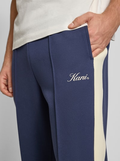 KARL KANI Sweatpants met lengtenaden en labelprint Donkerblauw - 3
