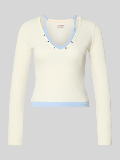 Produktfoto, Slim Fit Longsleeve mit Strukturmuster von Guess Jeans, cremefarbener Elastischer-Material-Mix mit blauem Layered-Look, Druckknopfbesatz.