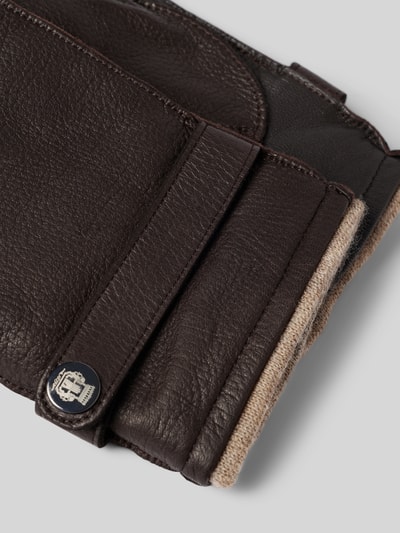 Produktfoto, Lederhandschuhe aus echtem Leder Modell 'Wilhelmshaven' von Roeckl, Strukturmuster, Rippbündchen, Riegel mit Label-Detail