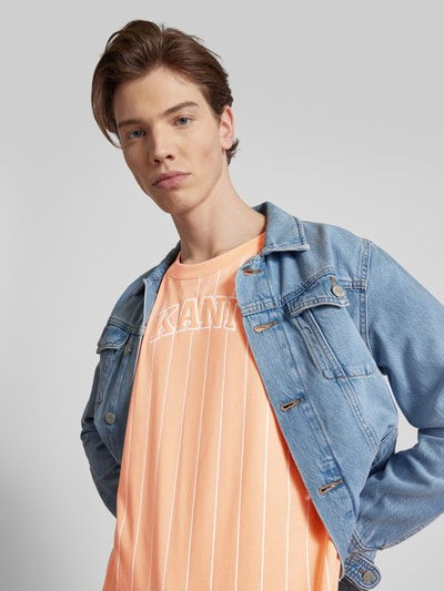KARL KANI T-shirt ze wzorem w cienkie prążki Pomarańczowy 3