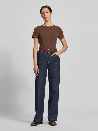 Frauenmodel trägt Regular Fit T-Shirt aus Baumwoll-Mix Modell 'MULTIF' von Weekend Max Mara in Optik: Unifarben, Logo-Print, Rundhals, Kurzarm, Materialverarbeitung: Jersey, Ganzkörperansicht von vorne.