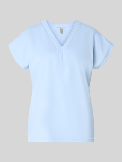 Produktfoto, hellblaues Damen T-Shirt mit V-Ausschnitt Modell 'DERBY' von Soyaconcept aus reiner Bio-Baumwolle, Regular-Fit, glatte Textur, Rückenlänge bei Größe S: 59 cm.