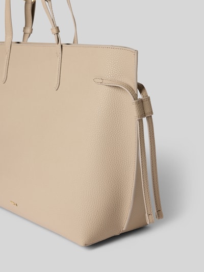 Produktfoto, Shopper mit Label-Detail Modell 'AVA' von FURLA aus beigem, fein genarbtem Leder, Tragehenkel, Hauptfach mit Reißverschluss, dezente Struktur, Breite 50 cm, Länge 30 cm, Tiefe 15 cm, Länge Schulterriemen 60 cm