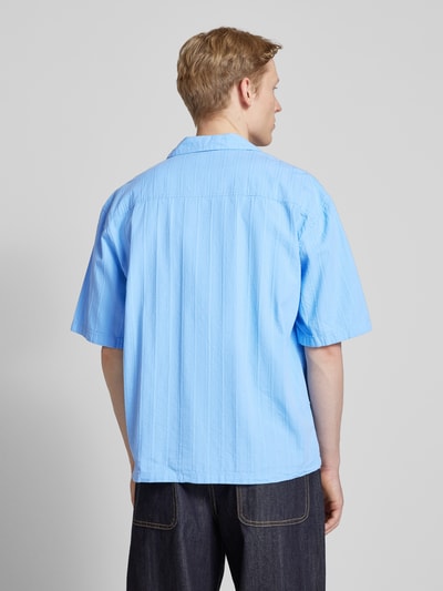 REVIEW Koszula casualowa o kroju regular fit z kołnierzem z połami Jasnoniebieski 5