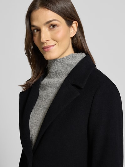 Frauenmodel trägt Regular Fit Wollmantel mit Kaschmir-Anteil Modell 'MIRA' von Cinque, Schurwoll-Mix, Reverskragen, Nahaufnahme Oberkörper.