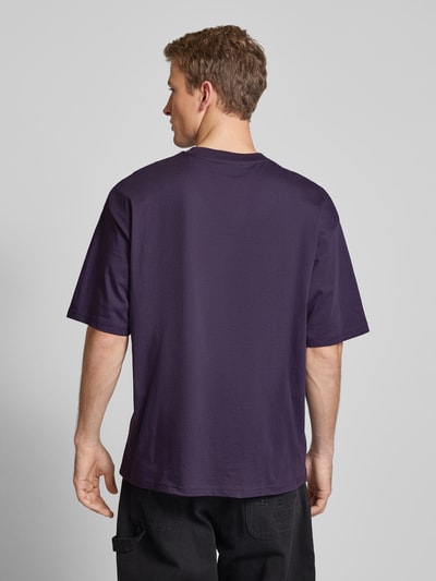 REVIEW Oversized T-Shirt mit Label-Print Aubergine 5