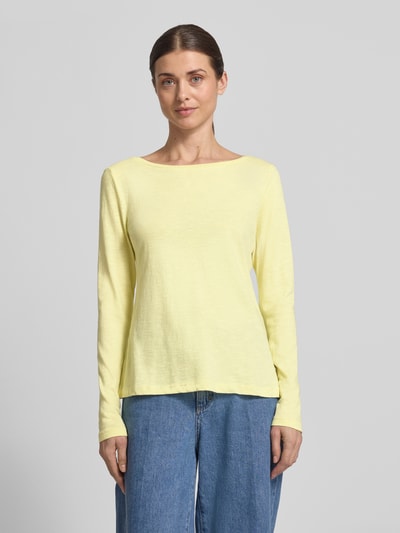 Kobiece modelka nosi Regular Fit Langarmshirt aus Bio-Baumwoll-Mix od Tom Tailor w kolorze żółtym z efektem melanżu, krój regular fit, dekolt w łódkę, długi rękaw, mieszanka bawełny ekologicznej, całkowity widok z przodu