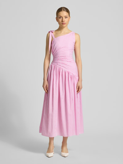 Kobiece modelka nosi Midikleid in asymmetrischem Look od Little Mistress, różowo-białe paski, asymetryczne drapowania, krój slim fit, szerokość w rozmiarze 36: 39 cm, długość pleców: 129 cm, widok całej sylwetki z przodu