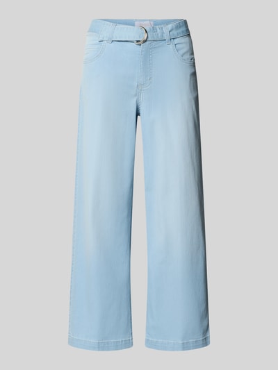 Produktfoto, Jeans mit weitem Bein und Gürtel Modell 'Linn City' von Angels aus hellblauem Baumwoll-Mix mit Stretch-Anteil und weicher Textur.