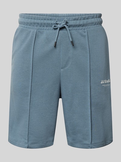 Produktfoto, Sweatshorts mit Logo Model 'KANE' von Jack & Jones, niebieski, bawełniany miks, krój relaxed fit, elastyczny pas, szerokość w rozmiarze M 42 cm, długość nogawki od wewnątrz 19 cm, logo, gładka tekstura