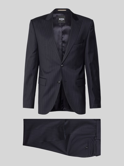 Produktfoto, Regular Fit Pak uit zuivere scheerwol Model 'JECKSON' van BOSS met krijtstreepmotief, all-over motief, dubbele split, opstaande reverskraag, 2-knoopsluiting, lange mouw met kissing buttons, tweedelig, borstpaspelzak, klepzakken, steekzakken, achterzakken.