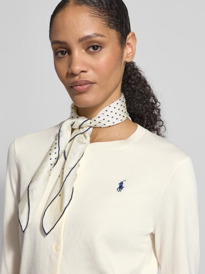 Frauenmodel trägt Regular Fit Strickjacke aus Baumwoll-Mix von Polo Ralph Lauren, Logo-Stitching, Rundhalsausschnitt, Nahaufnahme Oberkörper.