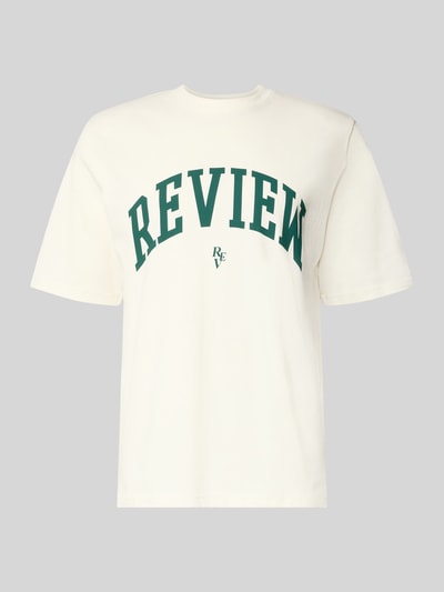 Produktfoto, T-Shirt mit Label-Print und Rundhalsausschnitt von REVIEW in Creme mit grüner Schrift, Reine Baumwolle, Regular-Fit, Rückenlänge 69 cm bei Größe M