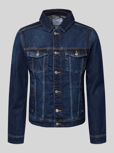 Produktfoto, Jeansjacke mit Brusttaschen von MCNEAL, ciemnoniebieska, czysta bawełna, krój regular fit, kołnierz, listwa guzikowa, kieszenie, długość tyłu w rozmiarze M: 62 cm, szerokość ramion w rozmiarze M: 48 cm, szerokość klatki piersiowej w rozmiarze M: 27 cm, długość rękawa w rozmiarze M: 64 cm