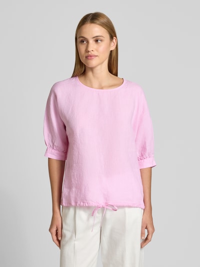 Frauenmodel trägt Leinenbluse mit Kordelzug und Rundhalsausschnitt von Fynch-Hatton, lockere Passform, 3/4-Arm, rosa, Ganzkörperansicht von vorne.